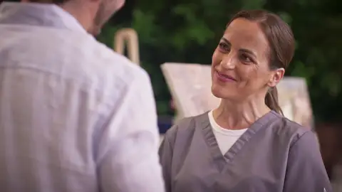 Velvet el nuevo imperio - Tania sospecha de que Alberto no tenga más familia ni amigos Velvet el nuevo imperio - Tania sospecha de que Alberto no tenga más familia ni amigos