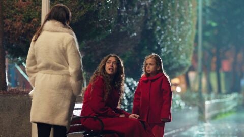 Ela se enfrenta a sus peores fantasmas: sueña con Nur y Leyla