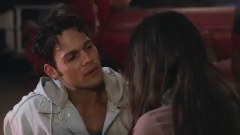 Andrés sale del calabozo y toma una decisión arriesgada: huir con Elsa Andrés sale del calabozo y toma una decisión arriesgada: huir con Elsa