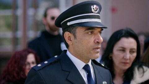 Secretos de familia - Eren y los demás acuden al funeral de Pars