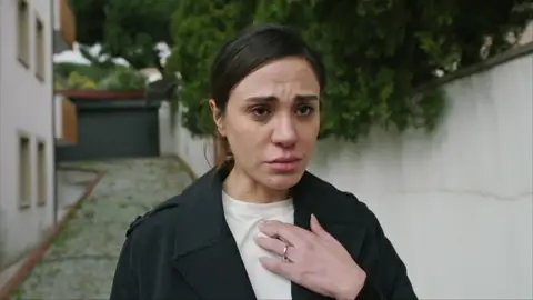 Secretos de familia - Derya encuentra el cadáver de Pars en su casa Secretos de familia - Derya encuentra el cadáver de Pars en su casa