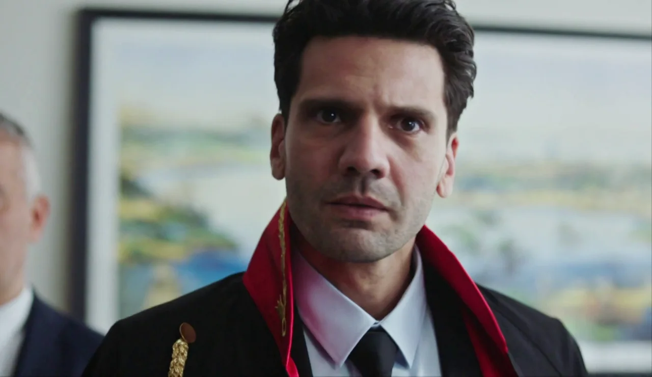 Secretos de familia - Ilgaz es detenido por corrupción ¿por culpa de Yekta?