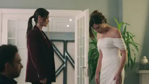 Secretos de familia - Derya se prueba su vestido de novia Secretos de familia - Derya se prueba su vestido de novia