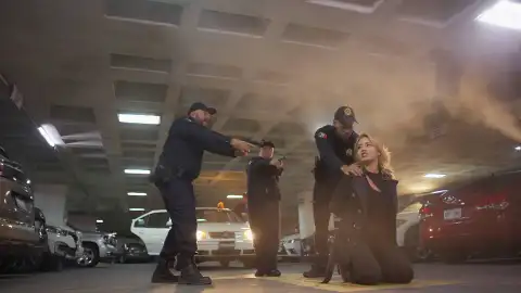 Columba consigue escapar y detienen a Leona por ir armada Columba consigue escapar y detienen a Leona por ir armada