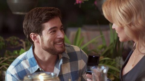 David le pide matrimonio a Leona