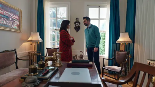 Nur estalla al enterarse de que Tufan se va a casar con Serap y quiere el divorcio Nur estalla al enterarse de que Tufan se va a casar con Serap y quiere el divorcio