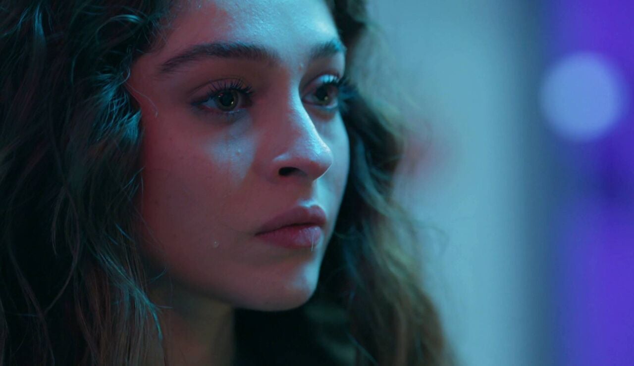 Mali encierra a Nur en una c&aacute;mara frigor&iacute;fica para matarla, pero Leyla acaba salv&aacute;ndola