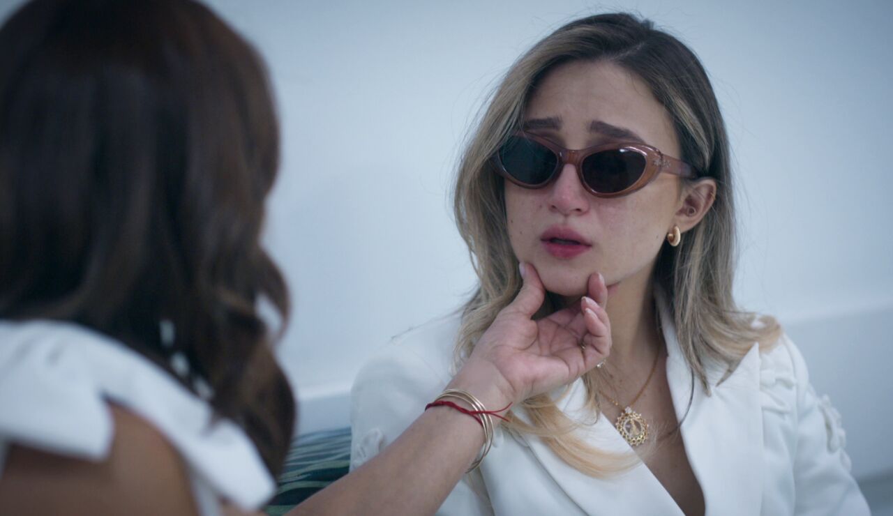 Enrique es detenido por la muerte de Valent&iacute;n mientras Valeria est&aacute; embarazada