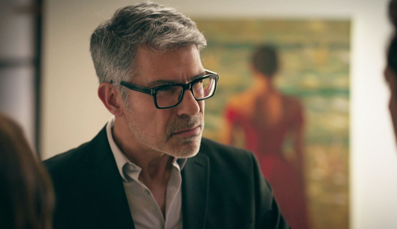 Mateo descubre los cuadros de Alberto y el due&ntilde;o le dice &iexcl;que lo conoci&oacute; en Florida!