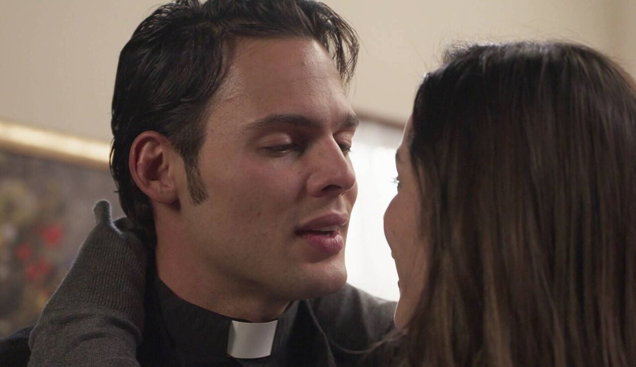 Andr&eacute;s se infiltra en el internado y se reencuentra con Elsa en secreto