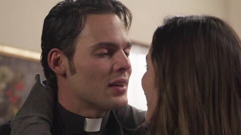 Andr&eacute;s se infiltra en el internado y se reencuentra con Elsa en secreto