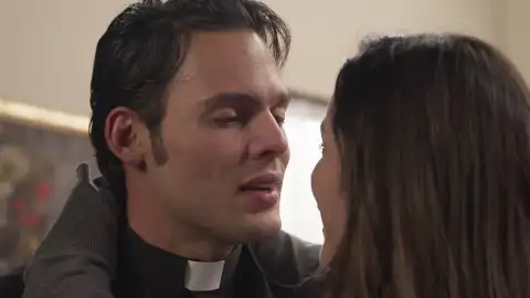 Andrés se infiltra en el internado y se reencuentra con Elsa en secreto Andrés se infiltra en el internado y se reencuentra con Elsa en secreto