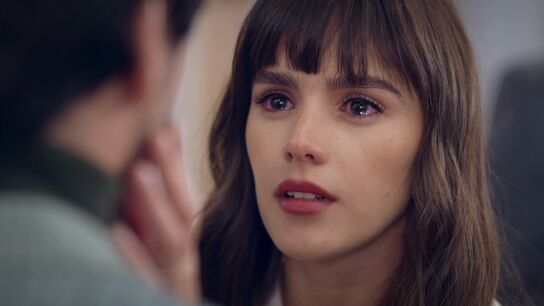 Alberto aparece justo cuando Ana va a casarse con Carlos