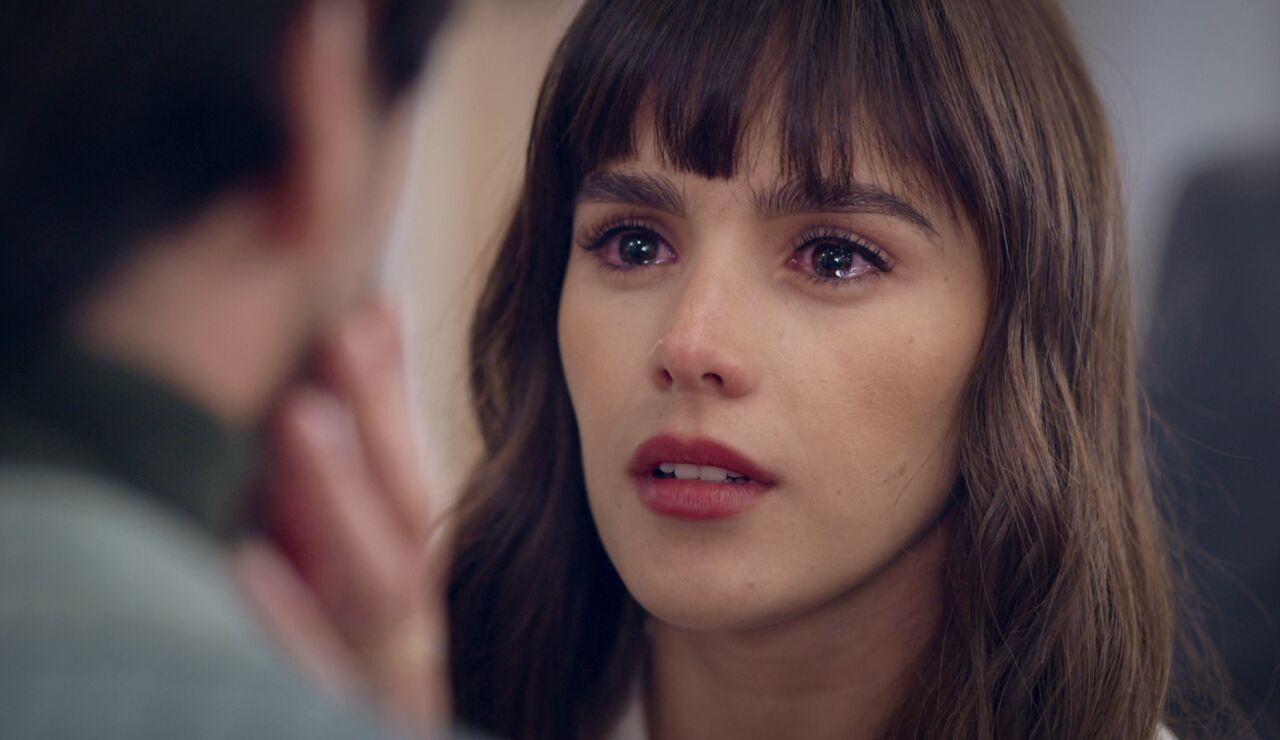 Alberto aparece justo cuando Ana va a casarse con Carlos