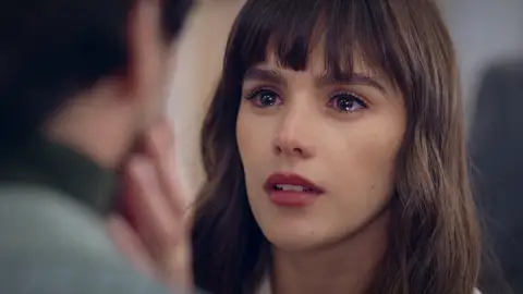 Alberto aparece justo cuando Ana va a casarse con Carlos Alberto aparece justo cuando Ana va a casarse con Carlos