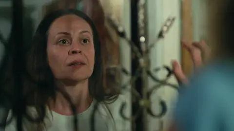 ¡Filiz, la hermana de Dilek, es la mujer que secuestró a Mercan! ¡Filiz, la hermana de Dilek, es la mujer que secuestró a Mercan!