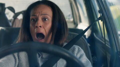 Filiz y Mercan sufren un terrible accidente de coche