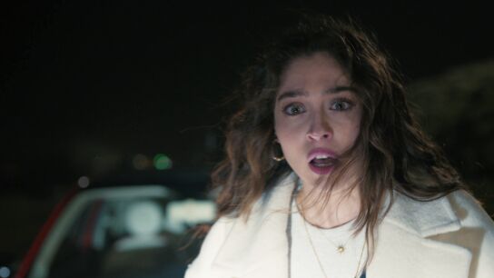 Leyla, a punto de ser atropellada en plena noche