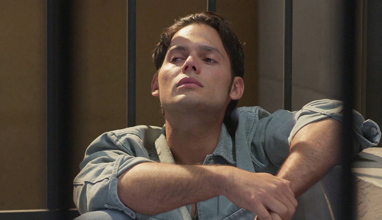 Ni la distancia logra separar a Elsa y Andr&eacute;s: no dejan de pensar el uno en el otro 