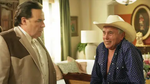 Delfino llora y asegura que hizo caso a su patrón para salvar la vida al bebé Delfino llora y asegura que hizo caso a su patrón para salvar la vida al bebé