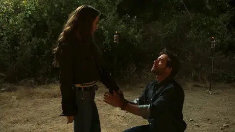 Alejandro pide a Victoria que se case con ella Alejandro pide a Victoria que se case con ella