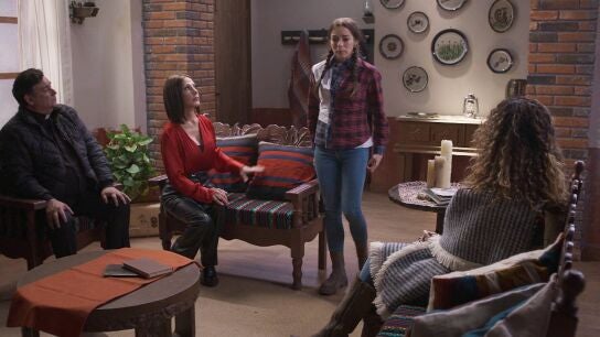 La llegada al rancho de Irene y el padre Reynaldo salva la vida de Iván y Nora