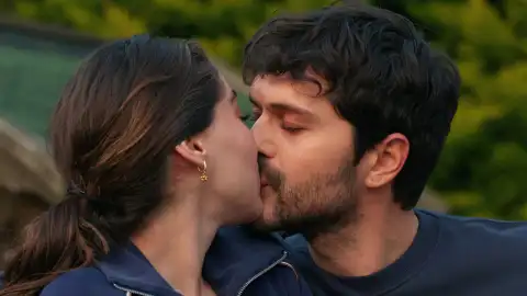 Civan se lleva a Leyla lejos de todo tras la muerte de su madre Civan se lleva a Leyla lejos de todo tras la muerte de su madre