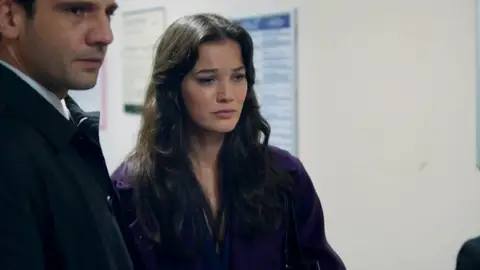 Tülin muere al descubrir que su hija está viva Tülin muere al descubrir que su hija está viva