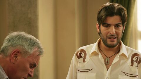 Gabino no acepta que Déborah sea su madre