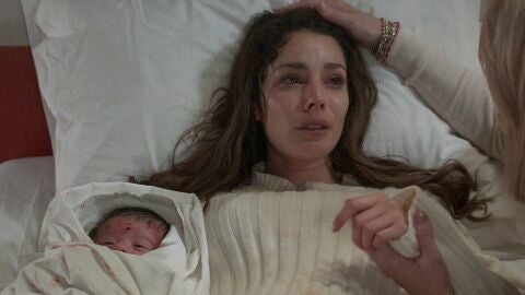 Elsa da a luz a ni&ntilde;a preciosa en el rancho de su t&iacute;a Clemencia y Armando no duda en arrebatarle a su beb&eacute;