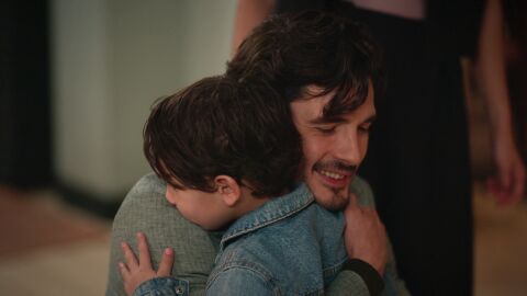 Alberto se encuentra por primera vez con su hijo Albertito