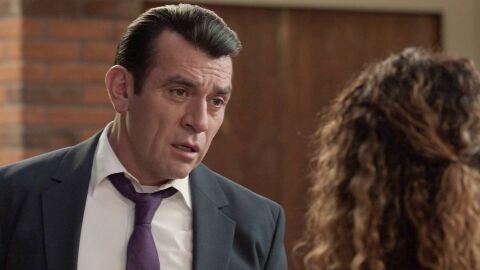 El plan de Armando es fingir que Eva ha sido enterrado