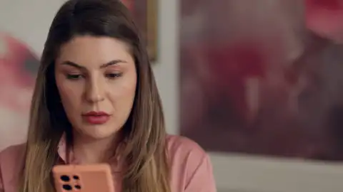 Ferda descubre que Mali y Nur son amantes Ferda descubre que Mali y Nur son amantes