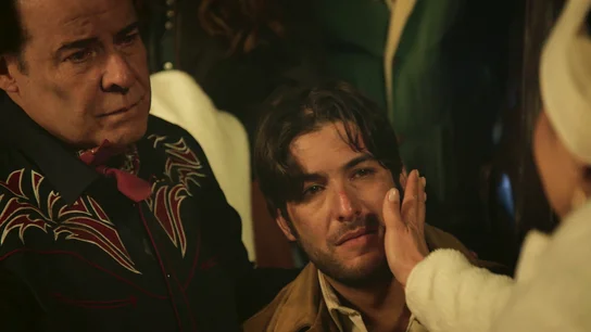 Gabino se despierta y quiere que su madre Carmen le cuide Gabino se despierta y quiere que su madre Carmen le cuide