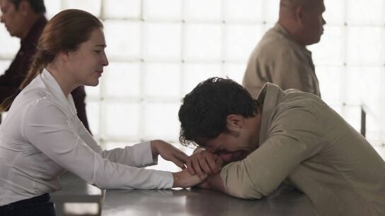 Andrés se derrumba ante su hermana Antonia