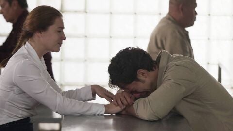 Andrés se derrumba ante su hermana Antonia