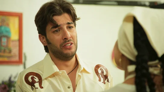 Gabino le dice a Carmen que para él ella es su verdadera madre Gabino le dice a Carmen que para él ella es su verdadera madre