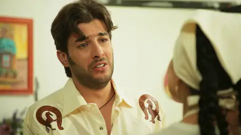 Gabino le dice a Carmen que para él ella es su verdadera madre Gabino le dice a Carmen que para él ella es su verdadera madre