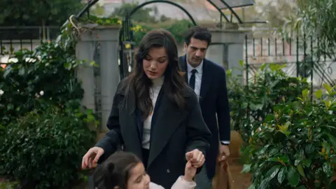 Ceylin e Ilgaz ya son una familia que discute Ceylin e Ilgaz ya son una familia que discute