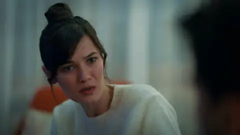 Ceylin e Ilgaz discuten mucho por un nuevo caso parecido a la desaparición de Mercan Ceylin e Ilgaz discuten mucho por un nuevo caso parecido a la desaparición de Mercan