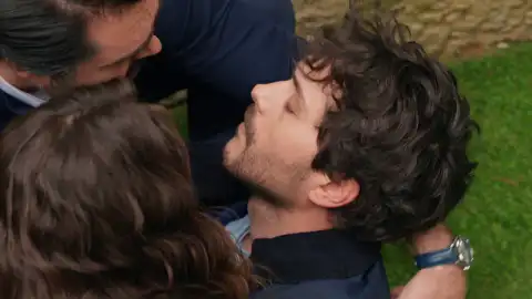 Civan se cae desplomado al suelo al intentar echa de casa a su madre Civan se cae desplomado al suelo al intentar echa de casa a su madre