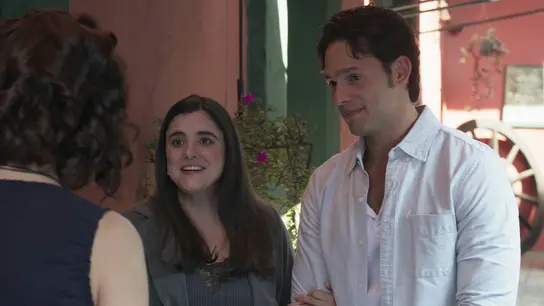 Ingrid consigue un trabajo en la tienda de la madre de Andrés Ingrid consigue un trabajo en la tienda de la madre de Andrés
