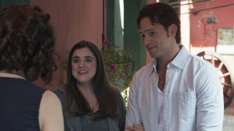 Ingrid consigue un trabajo en la tienda de la madre de Andrés