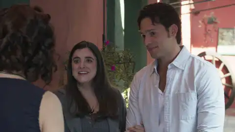 Ingrid consigue un trabajo en la tienda de la madre de Andrés Ingrid consigue un trabajo en la tienda de la madre de Andrés