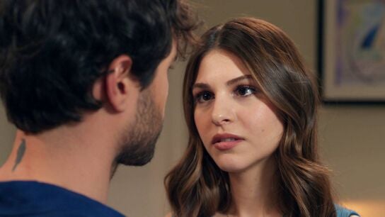 Ceren se acerca a Civan tras perder la memoria y quiere reconquistarlo