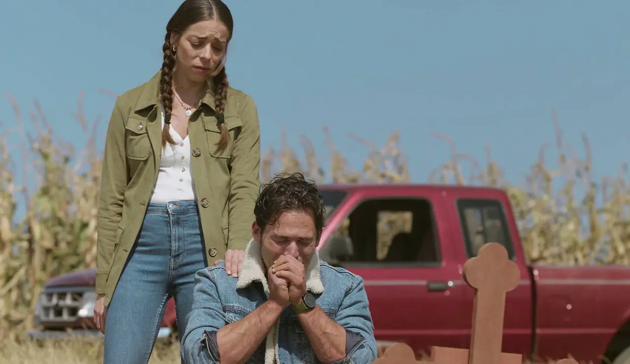 Norma descubre la verdadera identidad de Andrés en la tumba de Eva
