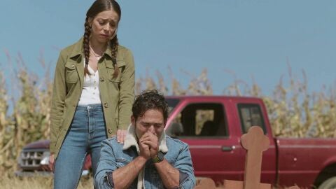 Norma descubre la verdadera identidad de Andr&eacute;s en la tumba de Eva