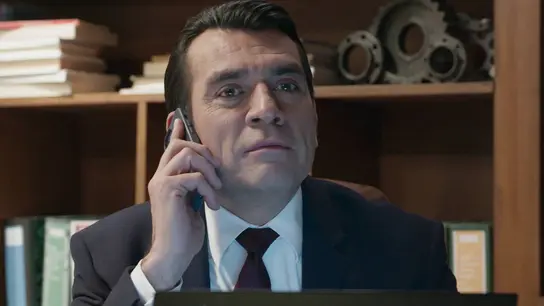 Armando chantajea a Irene para no perder su puesto de trabajo Armando chantajea a Irene para no perder su puesto de trabajo
