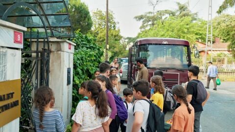 Leyla se lleva a todos los ni&ntilde;os del vertedero a su casa tras el cierre de la fundaci&oacute;n de Civan