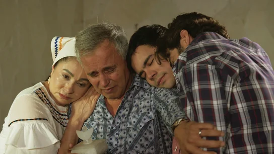 Carmen perdona a Delfino por entregarle a Gabino en lugar del hijo que murió Carmen perdona a Delfino por entregarle a Gabino en lugar del hijo que murió